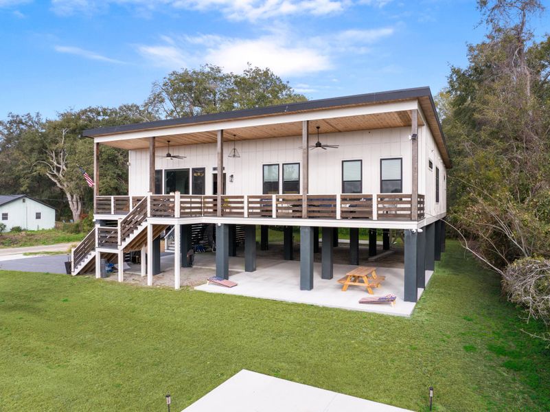 Exterior details and patio area of a home in , Charleston (Image 22).