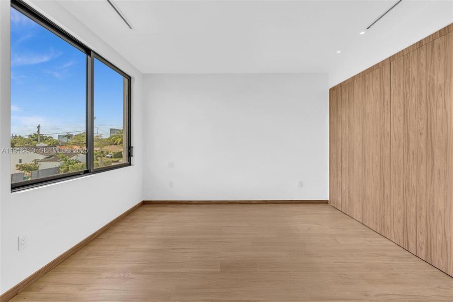 Spacious, unfurnished interior of a new home in , Miami (Image 60).