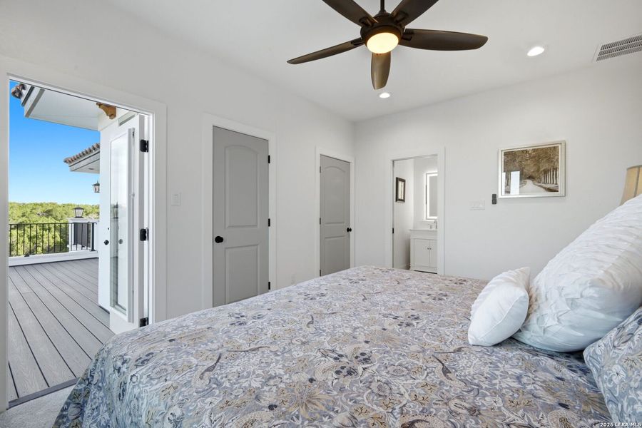 Furnished interior view inside a new home in , Boerne (Image 53).