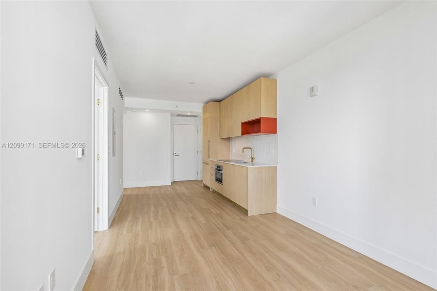 Spacious, unfurnished interior of a new home in , Miami (Image 27).