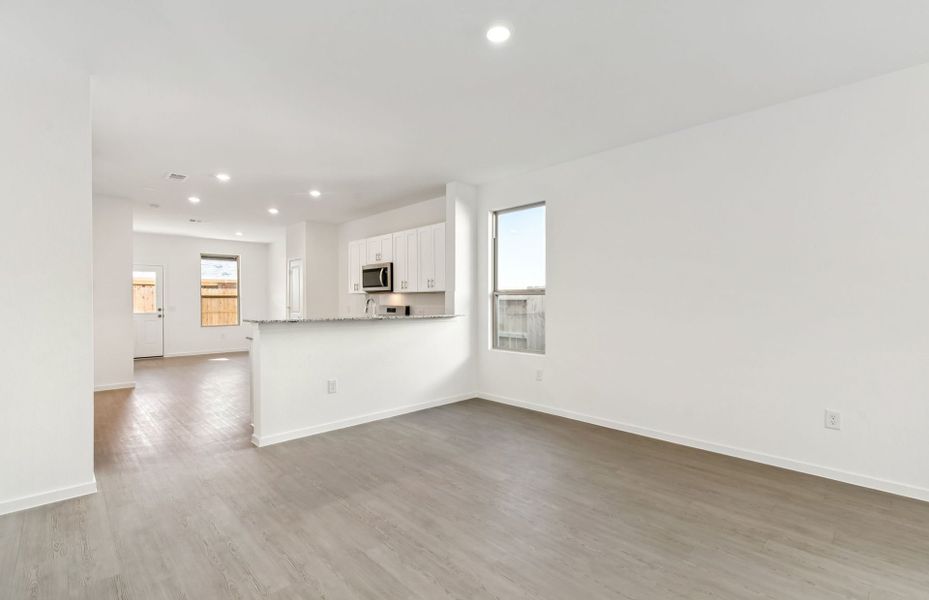 Spacious, unfurnished interior of a new home in Mavera, Conroe (Image 16).