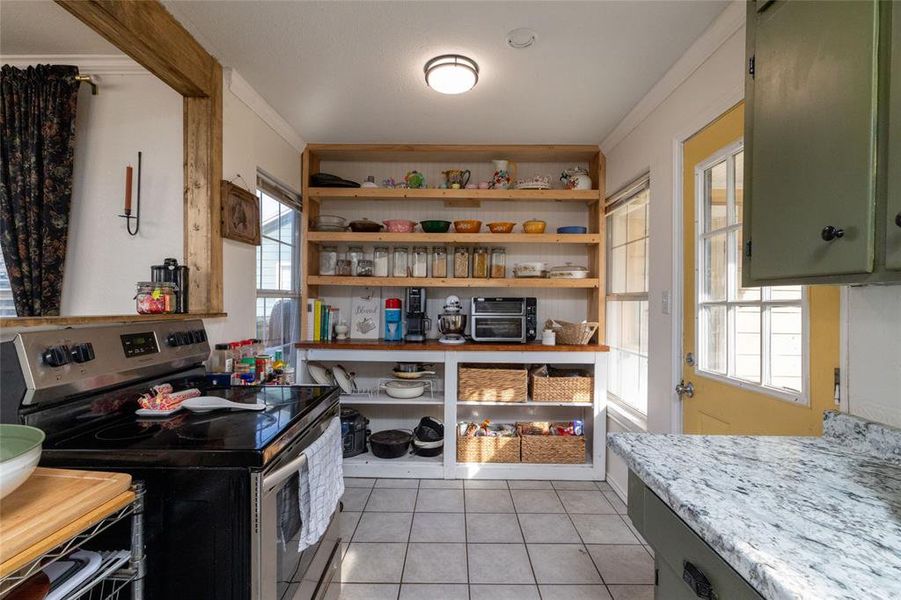 Furnished interior view inside a new home in , Weatherford (Image 10).