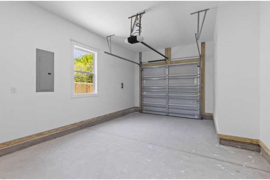 Spacious, unfurnished interior of a new home in , North Charleston (Image 20).