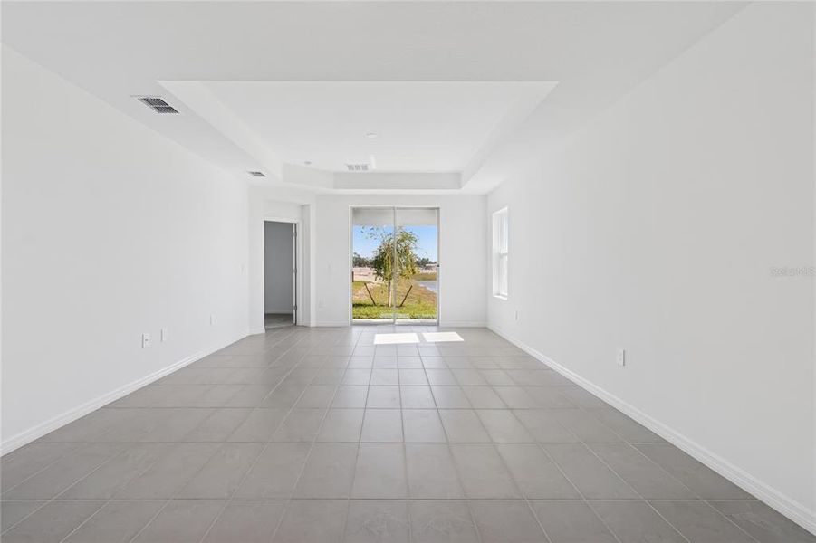 Spacious, unfurnished interior of a new home in Southpointe, Palmetto (Image 22).