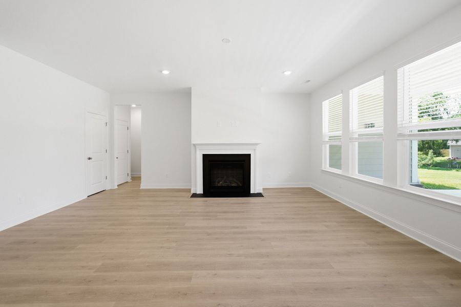Spacious, unfurnished interior of a new home in Dorris Farm, White House (Image 47).