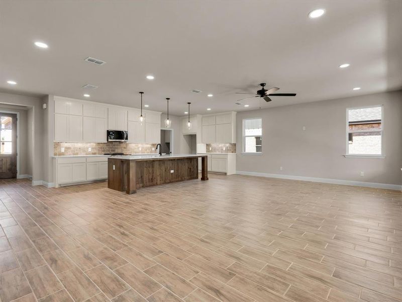 Spacious, unfurnished interior of a new home in , Springtown (Image 8).