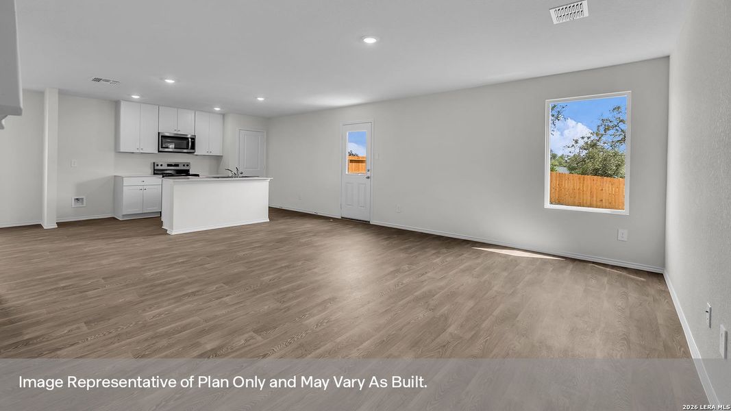 Spacious, unfurnished interior of a new home in , Luling (Image 14).