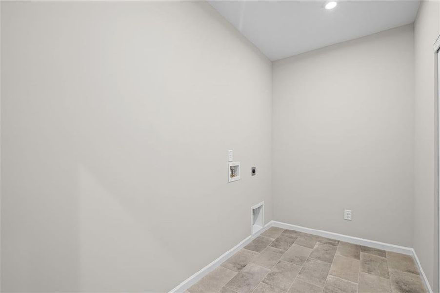 Spacious, unfurnished interior of a new home in Easton Park, Dallas (Image 15).