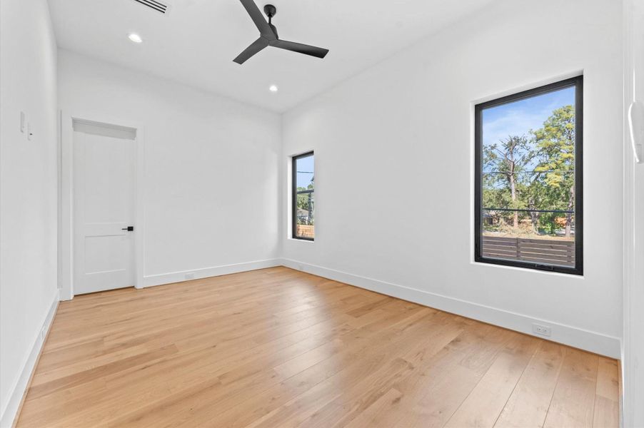 Spacious, unfurnished interior of a new home in , Houston (Image 19).