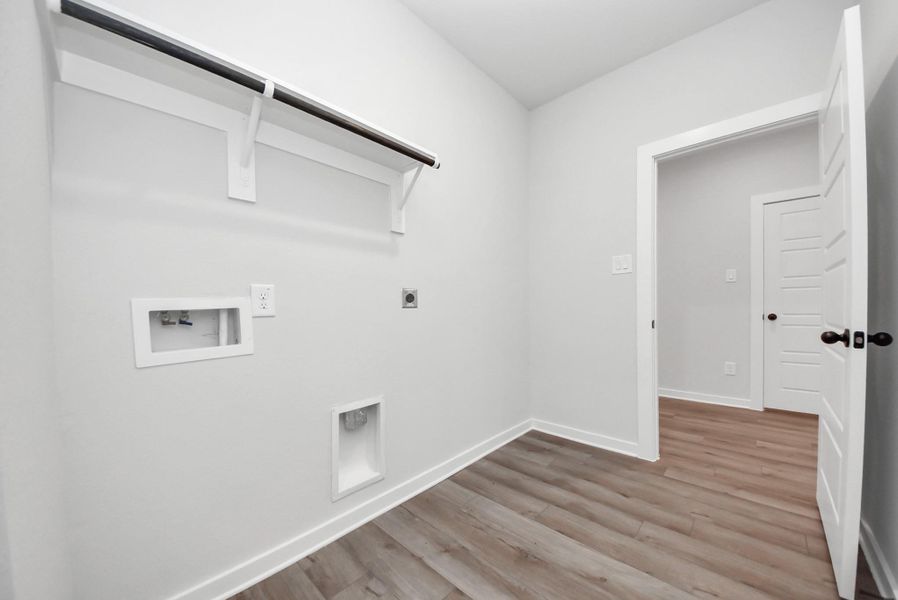 Spacious, unfurnished interior of a new home in Sundance Cove, Crosby (Image 22).