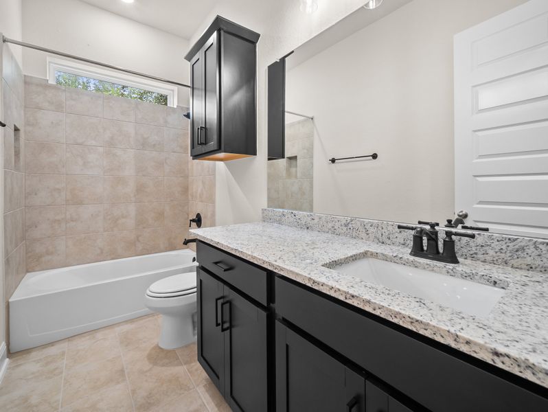 Furnished interior view inside a new home in Cibolo Crossing, Universal City (Image 5).
