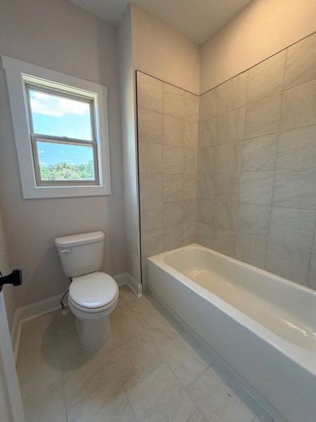 Furnished interior view inside a new home in Lakefield, Palmetto (Image 9).