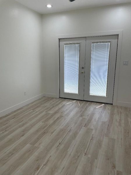 Double glass doors in the guest suite (1st level)