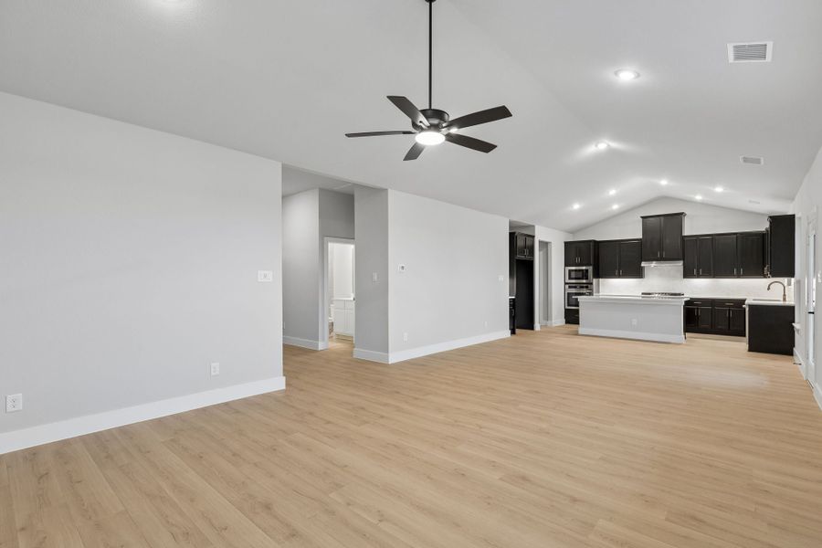Spacious, unfurnished interior of a new home in Ellis Ranch Estates, Waxahachie (Image 15). Spacious, unfurnished interior of a new home in Ellis Ranch Estates, Waxahachie (Image 15).