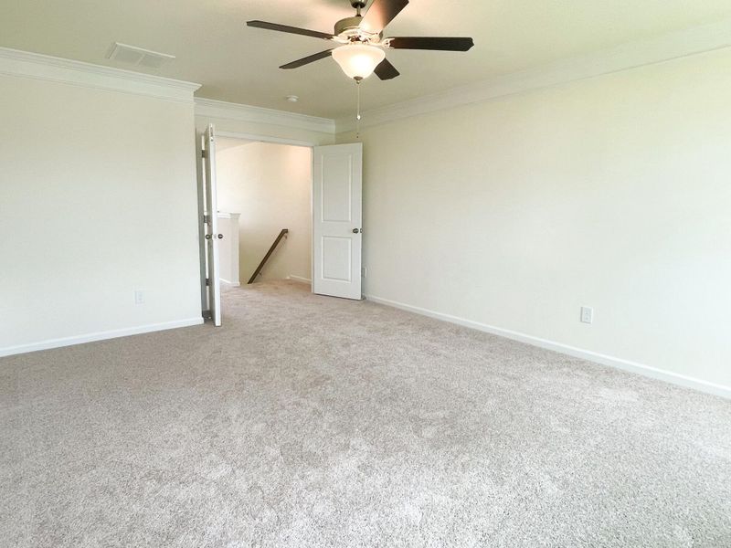 Spacious, unfurnished interior of a new home in Harrington, Greenville (Image 12).