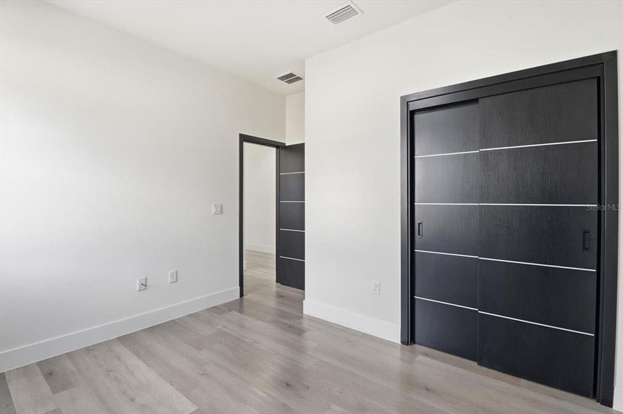 Spacious, unfurnished interior of a new home in , Ocala (Image 31).