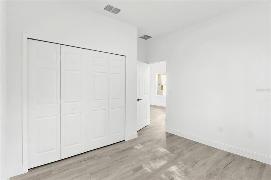 Spacious, unfurnished interior of a new home in , Ocala (Image 12).