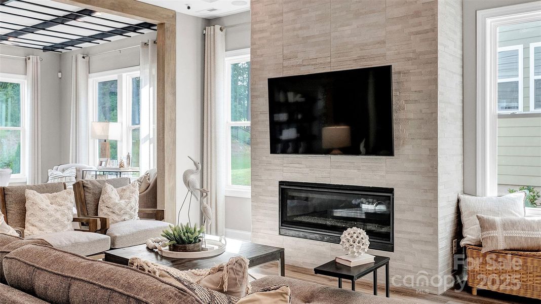 Model photo used for reference