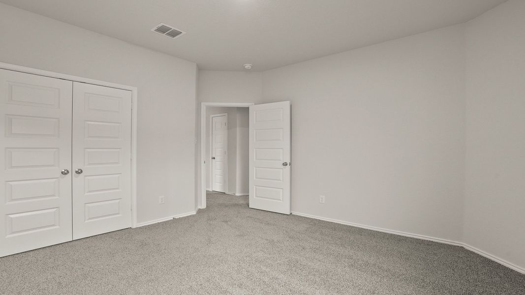 Spacious, unfurnished interior of a new home in Somerset Trails, San Antonio (Image 15). Spacious, unfurnished interior of a new home in Somerset Trails, San Antonio (Image 15).