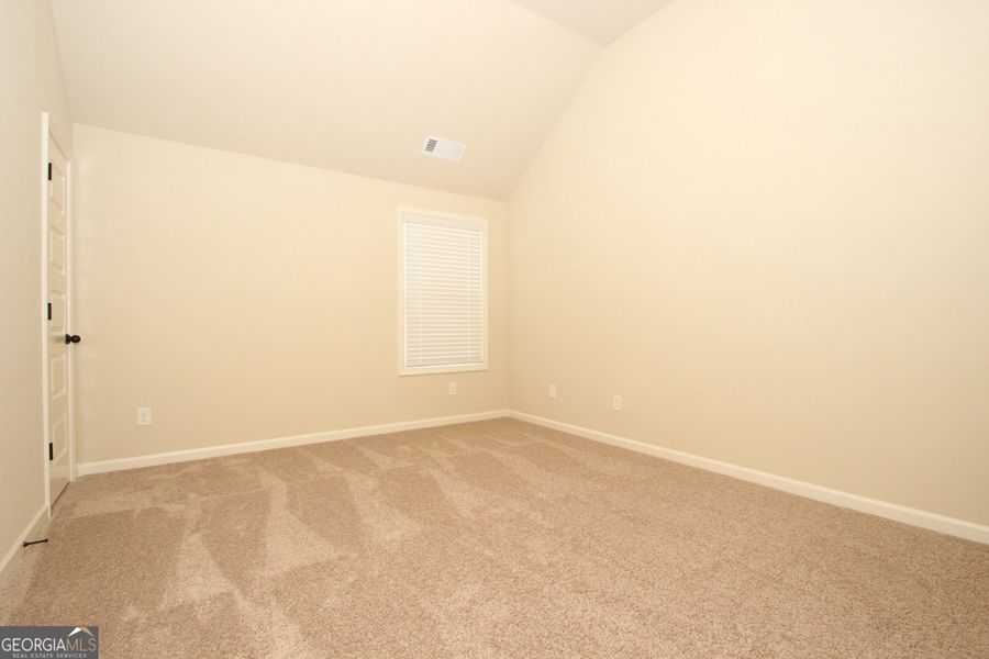 Spacious, unfurnished interior of a new home in Greystone, Forsyth (Image 18).