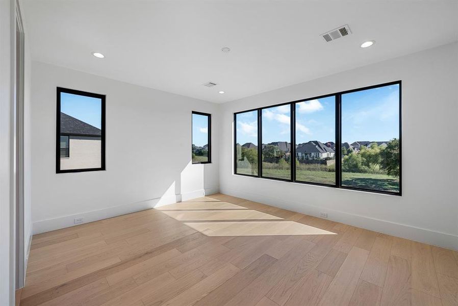 Spacious, unfurnished interior of a new home in , Prosper (Image 21).