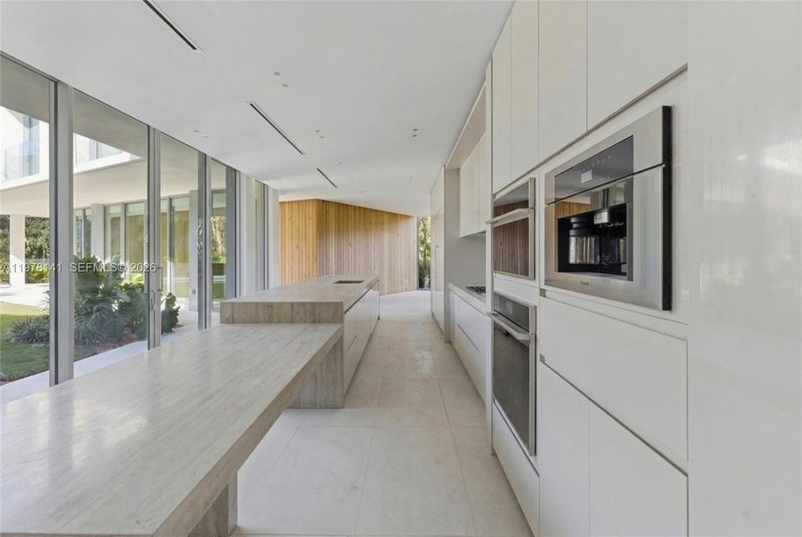 Exterior details and patio area of a home in , Miami (Image 20).