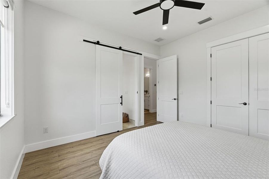 Spacious, unfurnished interior of a new home in , North Port (Image 22).