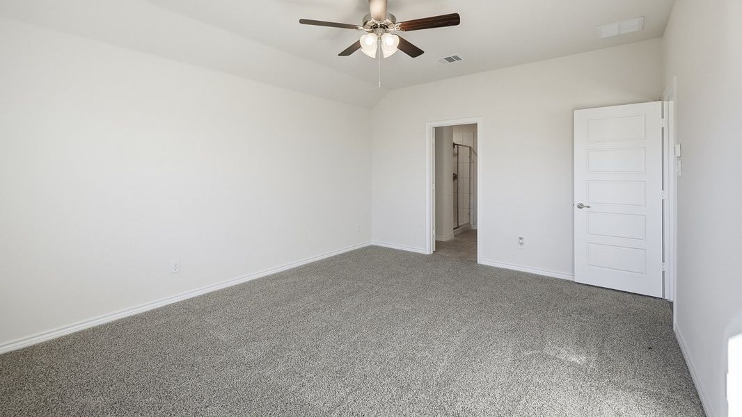 Spacious, unfurnished interior of a new home in Trailstone, Caddo Mills (Image 21).