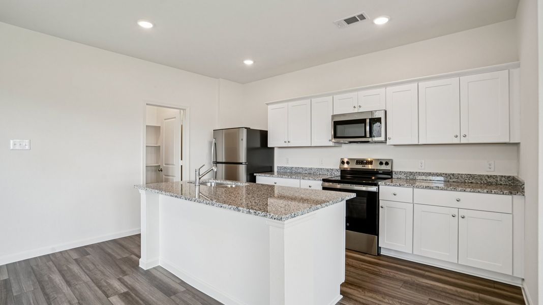 Representative furnished interior of a home built from the Athena by Starlight Homes in Stonebrooke, Conroe (Image 8).