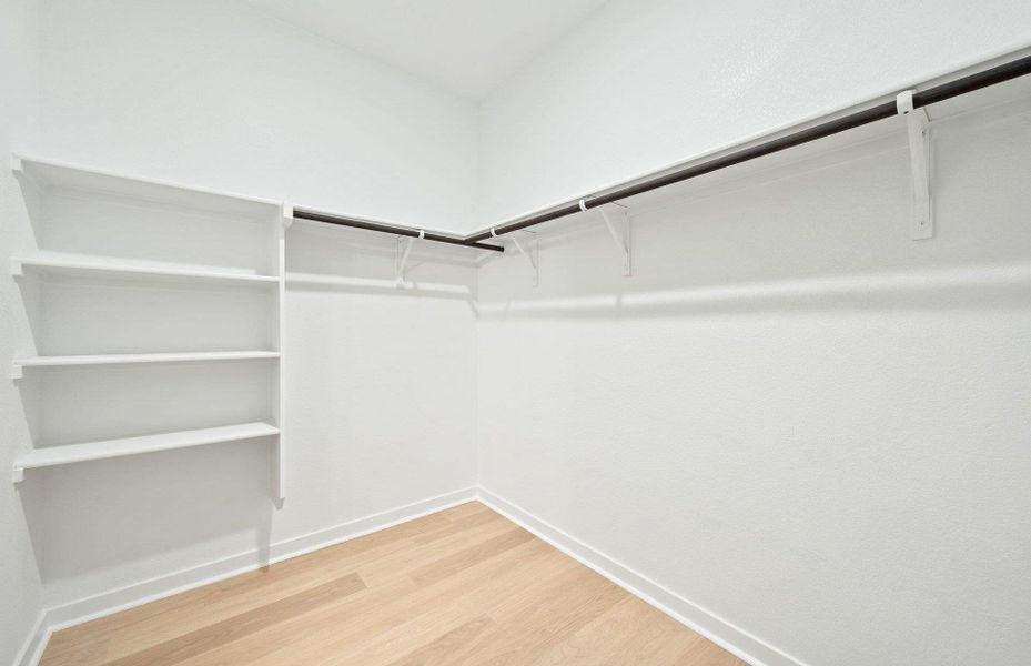 Spacious, unfurnished interior of a new home in Sunfield, Buda (Image 17).