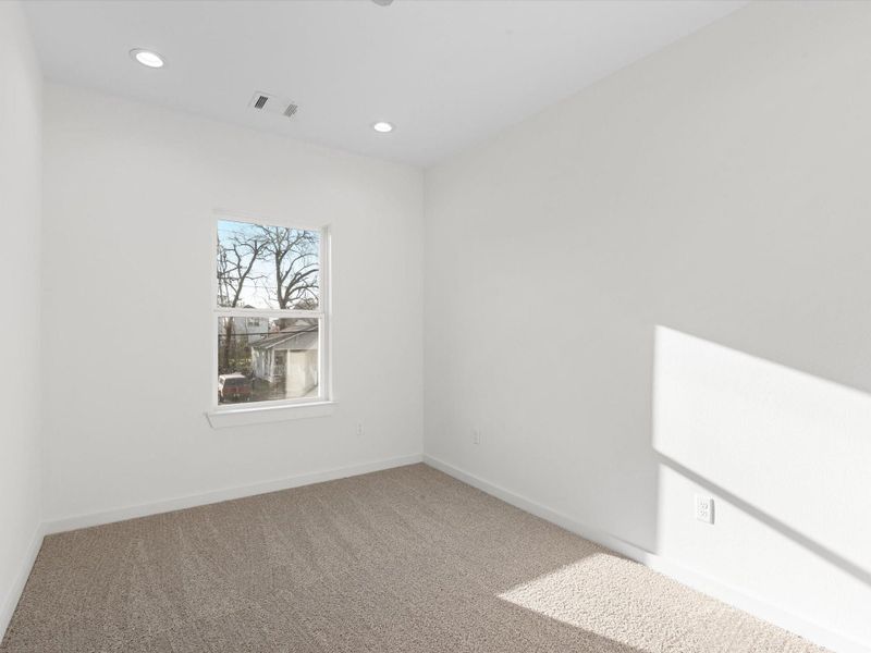 Spacious, unfurnished interior of a new home in , Houston (Image 26).