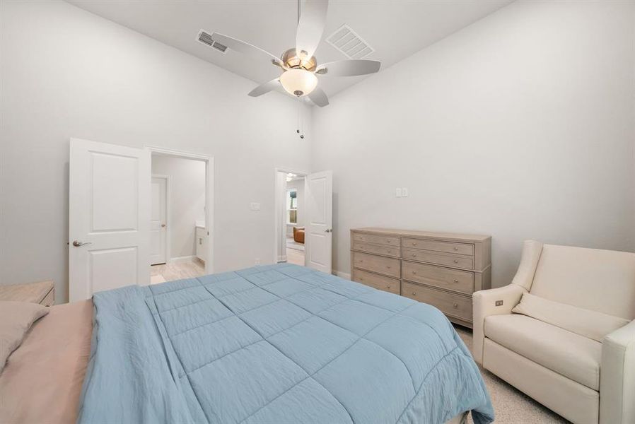 Furnished interior view inside a new home in , Frisco (Image 24).