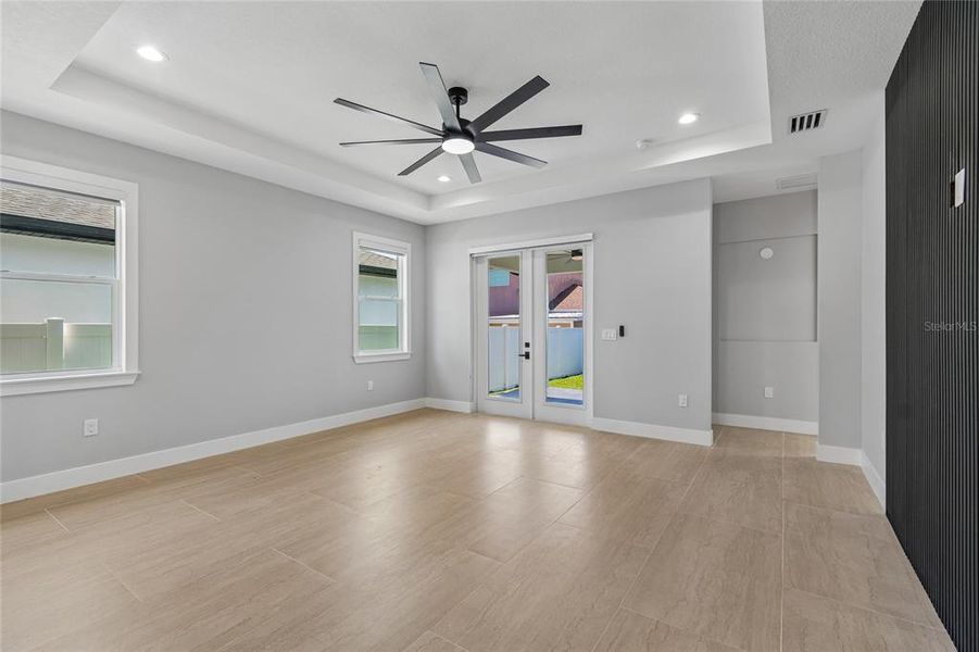 Spacious, unfurnished interior of a new home in , Tampa (Image 62).