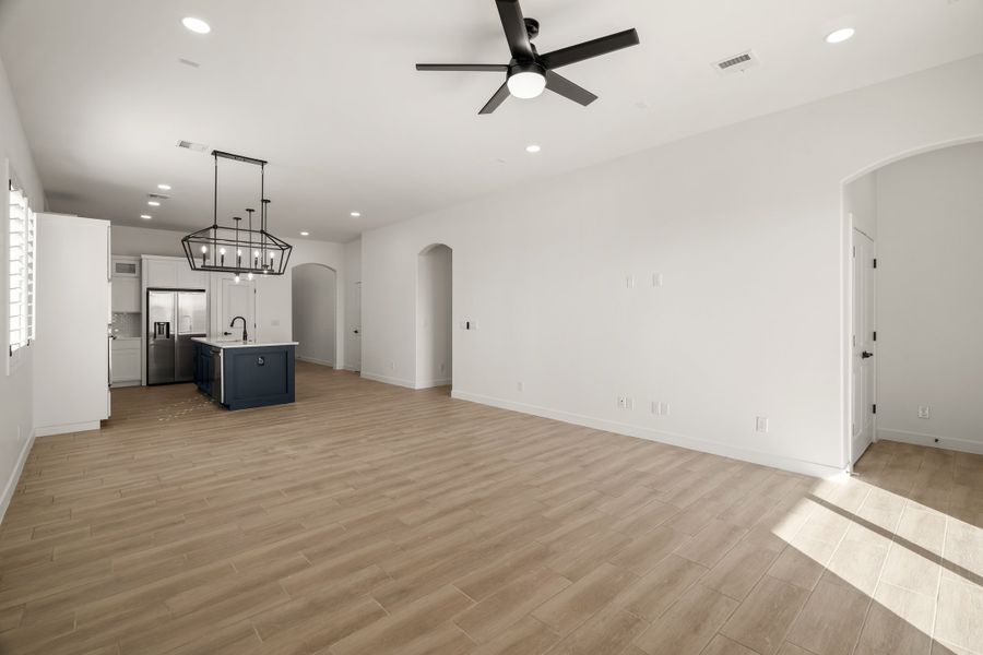 Spacious, unfurnished interior of a new home in Tierra Del Este 91, El Paso (Image 23).