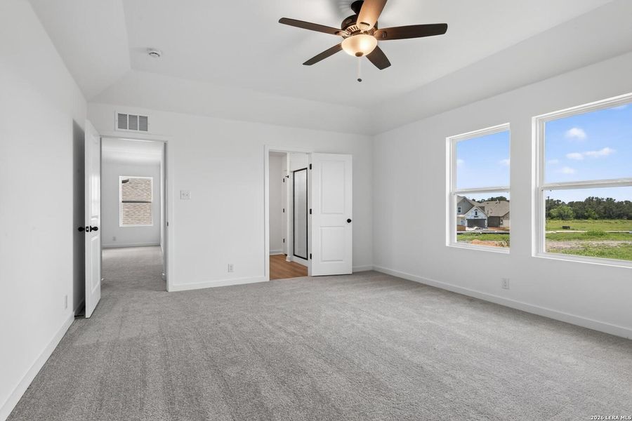 Spacious, unfurnished interior of a new home in Nopal Valley, San Antonio (Image 38).