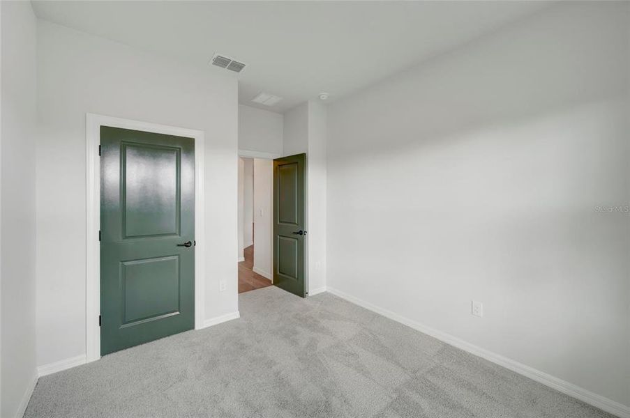 Spacious, unfurnished interior of a new home in Eastlyn, Bradenton (Image 17).