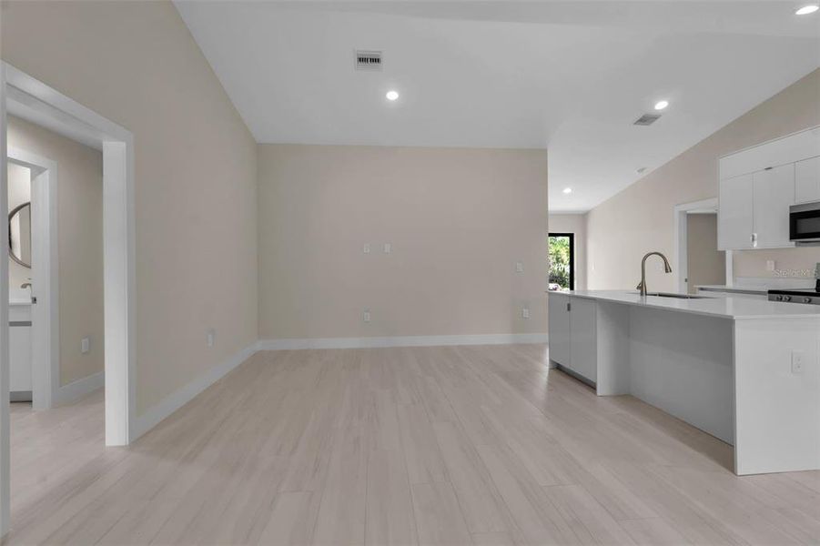 Spacious, unfurnished interior of a new home in , Punta Gorda (Image 30).