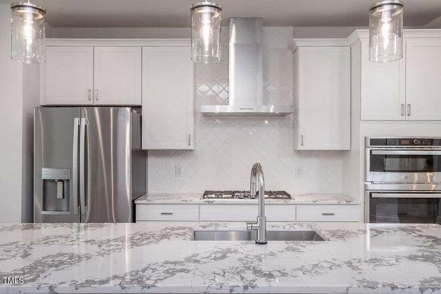 Elm Park 46_Kitchen 5_7.8.24_webready Elm Park 46_Kitchen 5_7.8.24_webready