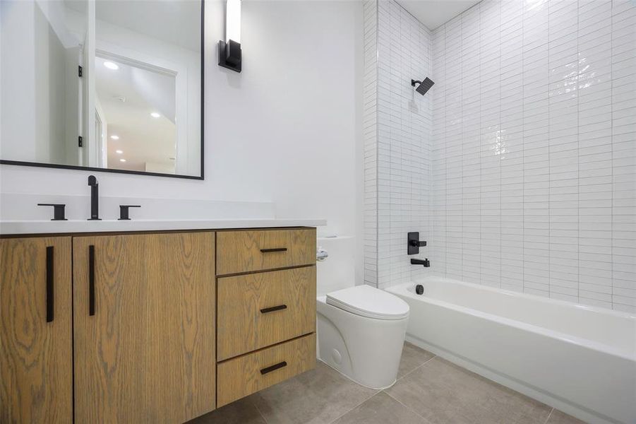 Furnished interior view inside a new home in , Dallas (Image 19). Furnished interior view inside a new home in , Dallas (Image 19).