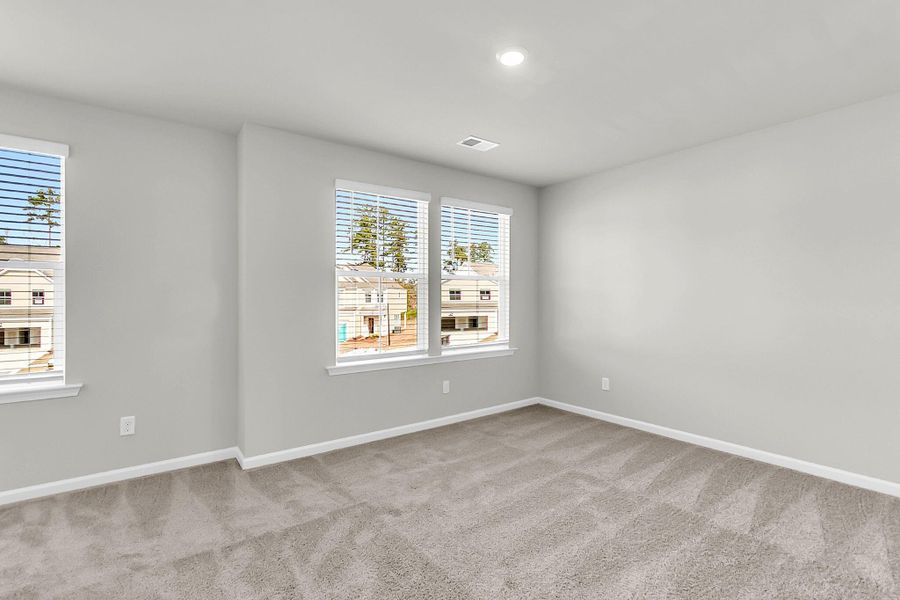 Spacious, unfurnished interior of a new home in Wildcat Chase, Summerville (Image 18).