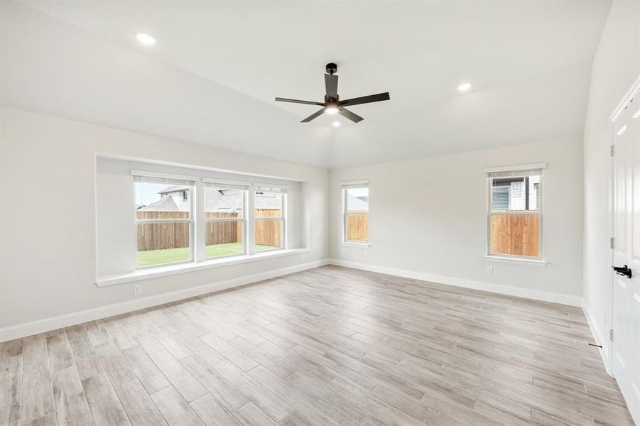 Spacious, unfurnished interior of a new home in Sonoma Verde, Rockwall (Image 21).