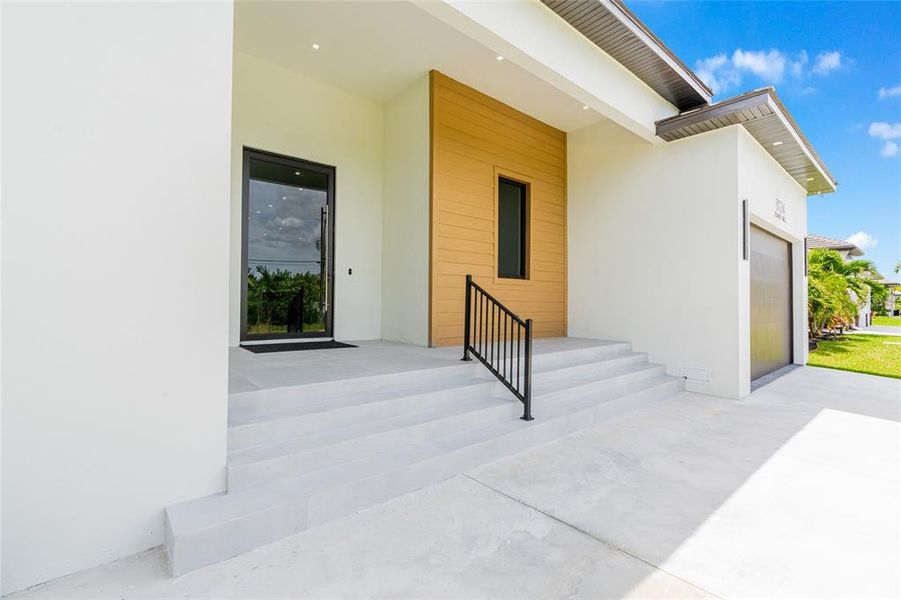Exterior details and patio area of a home in , Port Charlotte (Image 49).