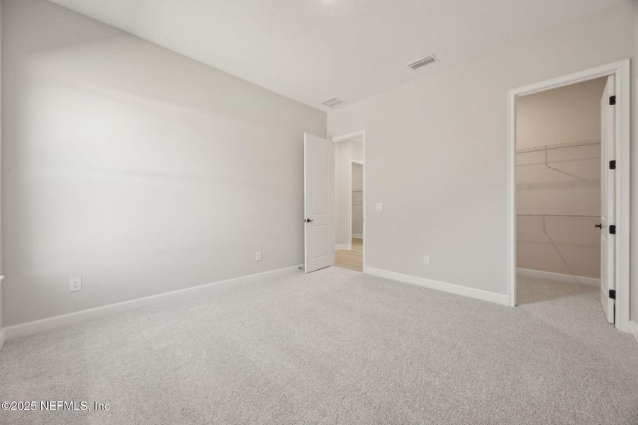 Spacious, unfurnished interior of a new home in Edwards Creek Estates, Jacksonville (Image 15).
