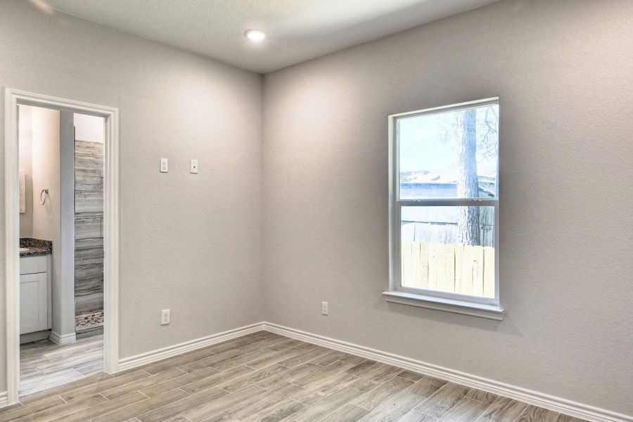 Spacious, unfurnished interior of a new home in , Willis (Image 17).