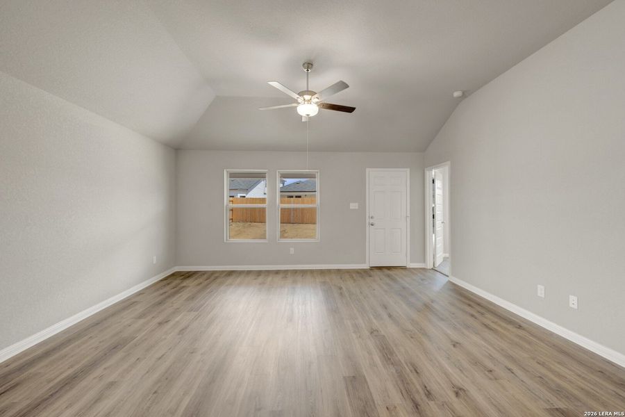 Spacious, unfurnished interior of a new home in Verano Farms, San Antonio (Image 19).