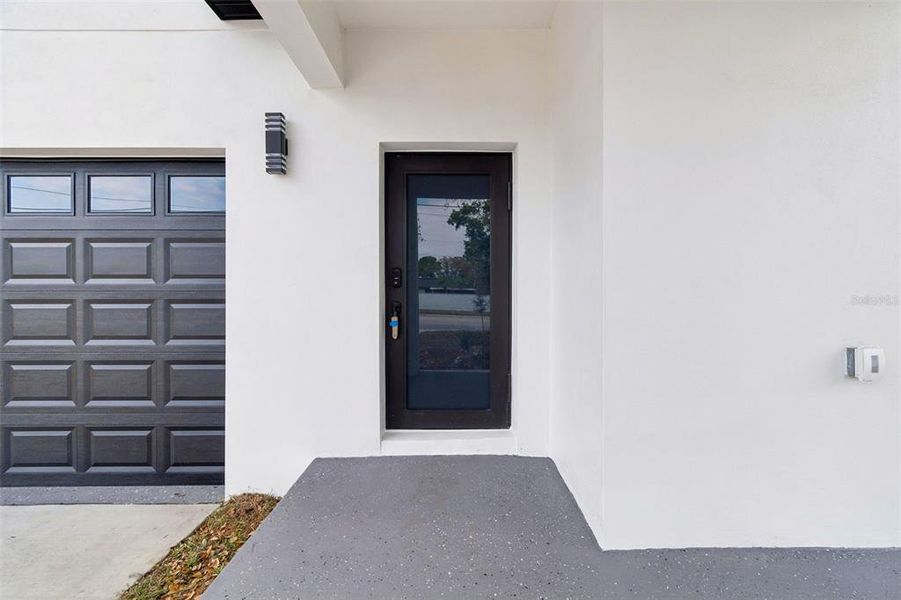 Exterior details and patio area of a home in , Pinellas Park (Image 4).