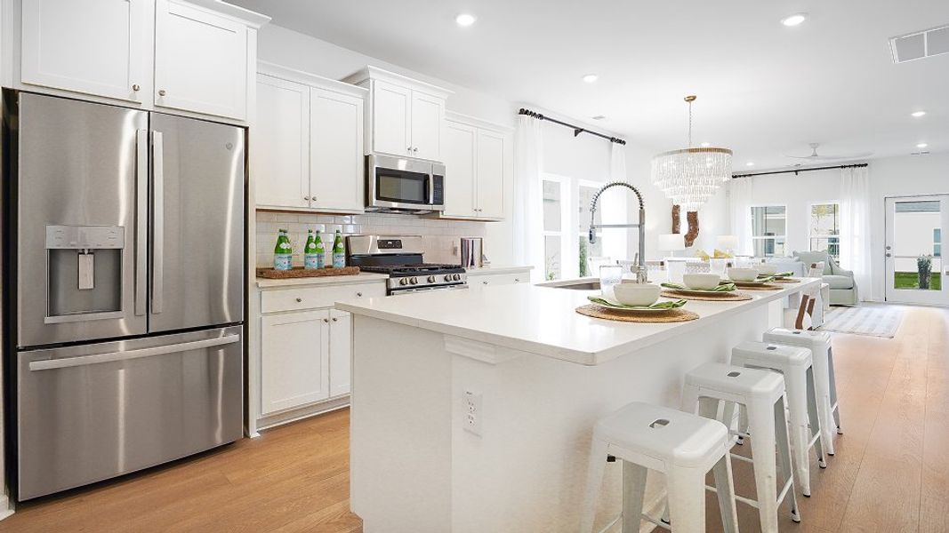 1429 Drake Kitchen 1of3 F1 Base2