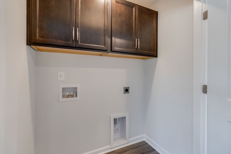 Spacious, unfurnished interior of a new home in Astoria, Columbia (Image 20).