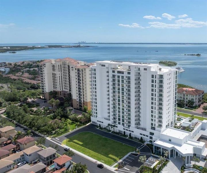 Condo located in Tampa, FL showcasing its design and architecture (Image 12). Condo located in Tampa, FL showcasing its design and architecture (Image 12).