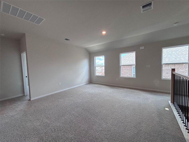 Spacious, unfurnished interior of a new home in The Colony, Bastrop (Image 22).